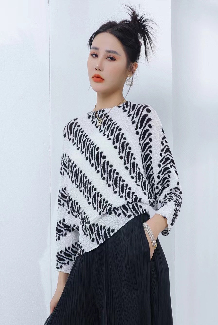 Vanite Tribal Print Pleats Top (White)