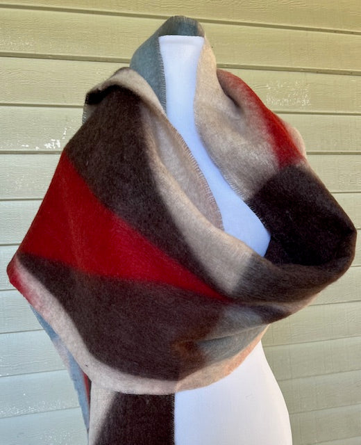 Cashmere Silk Blend Geometric Wrap (Red,Black )
