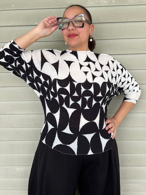 Vanite Black and White Windmills Pleats Top