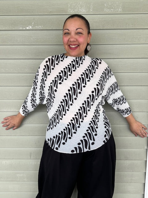 Vanite Tribal Print Pleats Top (White)