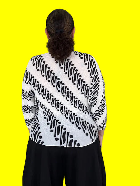 Vanite Side Ways Print Pleats Top (White)
