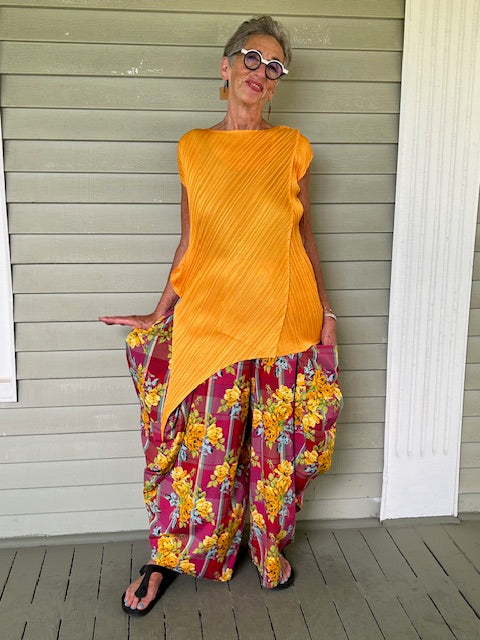 DTH Diva Pants in Cotton silk Floral Print with big side pockets