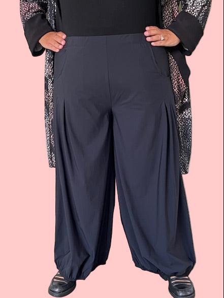 Pleated Pocket Pants With Gathered Hem