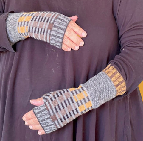 Pique Mittens