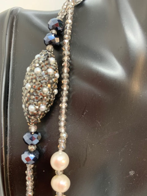 Diamond chips and pearls
