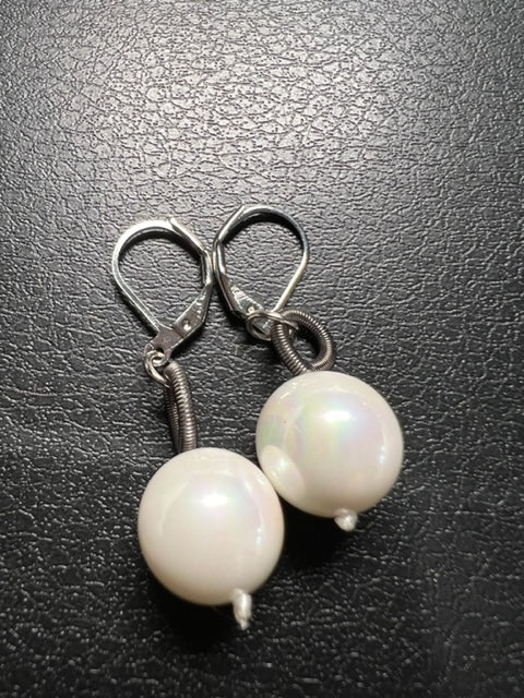 Pearl Drops with Slate Piano Wire