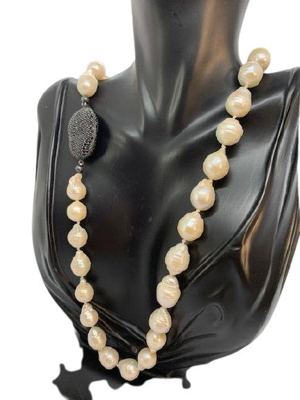 Pearl with black diamond bead