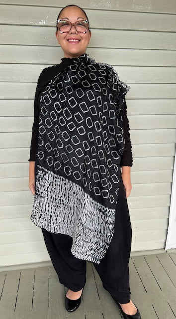 Circles Hand Dyed 100% silk Scarf (Blue or Black)