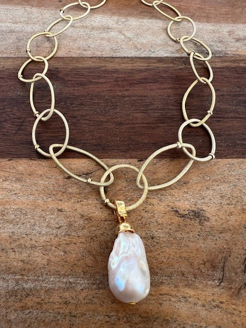 Baroque Pearl Gold Chain Link Necklace