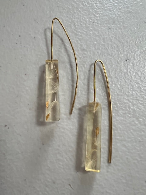 Eco Resin On Gold Wires
