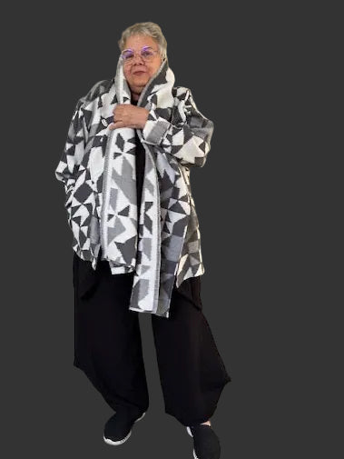 Geometric Print In Gray And White