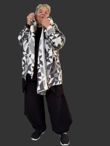 Geometric Print In Gray And White