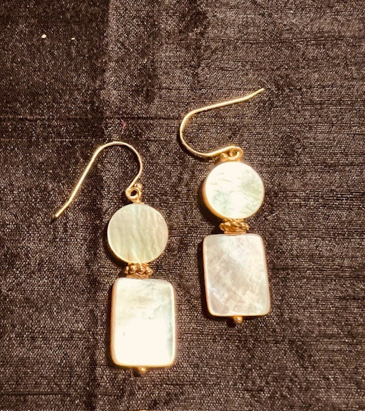 Mop Shell Earrings ( golden Beige)