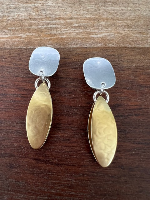 Oval with Leaf Pod Clip