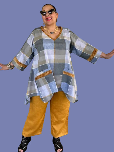 DTH 100% Cotton 2-Pocket V-Neck Top