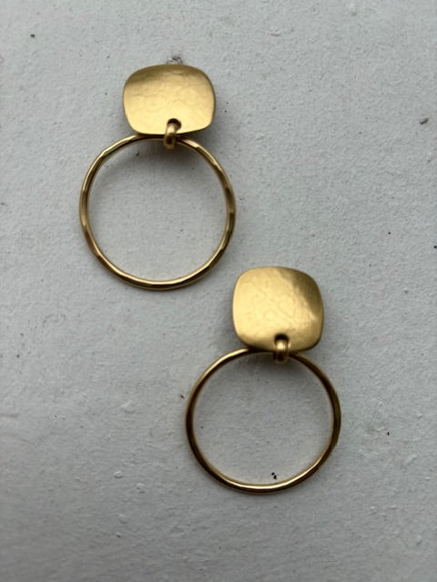 Square with Hammered Ring - Clip On (Brass)