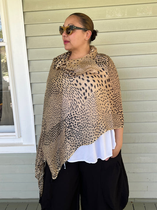 Styker Scarf in Cheetah Pattern (Beige or White)