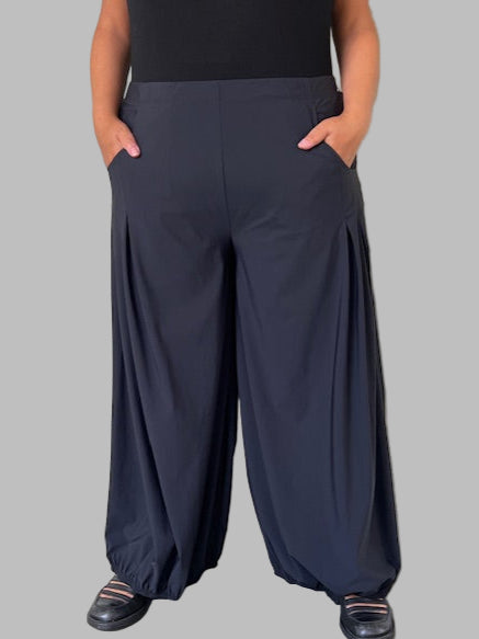 Pleated Pocket Pants With Gathered Hem