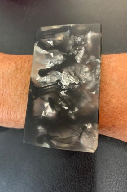 Black & clear marbled eco-resin with silver foil